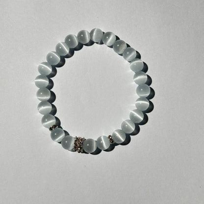 Moonlight Glow Cat’s Eye Quartz Bracelet – Silver Spacer & Sparkling Bead Elegance